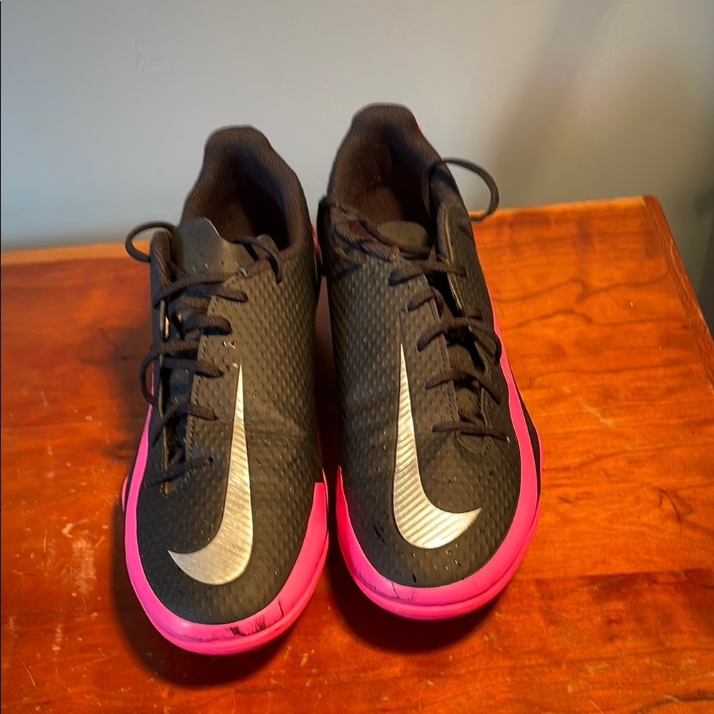 Ladies Nike phantom pink ( soccer?) cleats 8.5